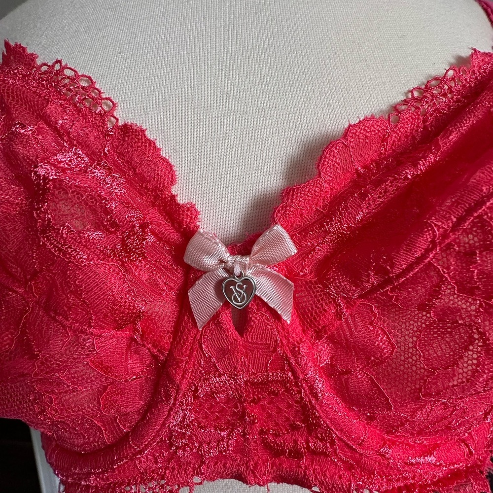 Victoria's Secret Body by Victoria Unlined DemI Lace Convertible Bra - 36DDD - Picture 5 of 11